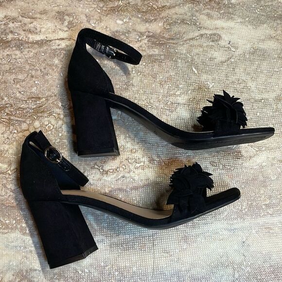 Unisa women’s black chunk heel micro suede square toe heel. Size 7. - Picture 4 of 8